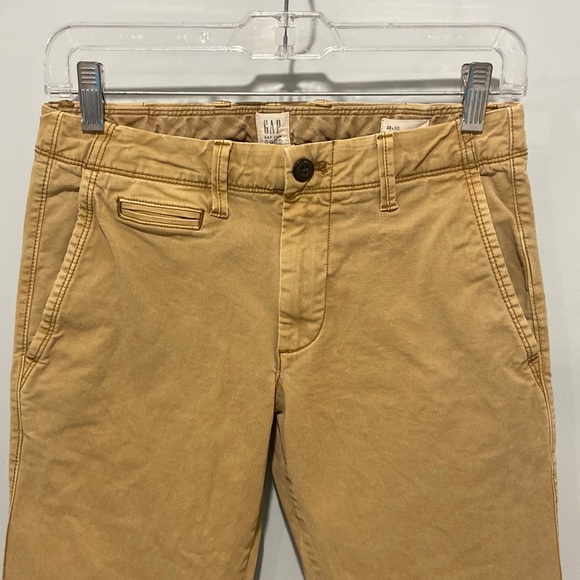 Gap Khaki Pants In Size 28x3 Slim 